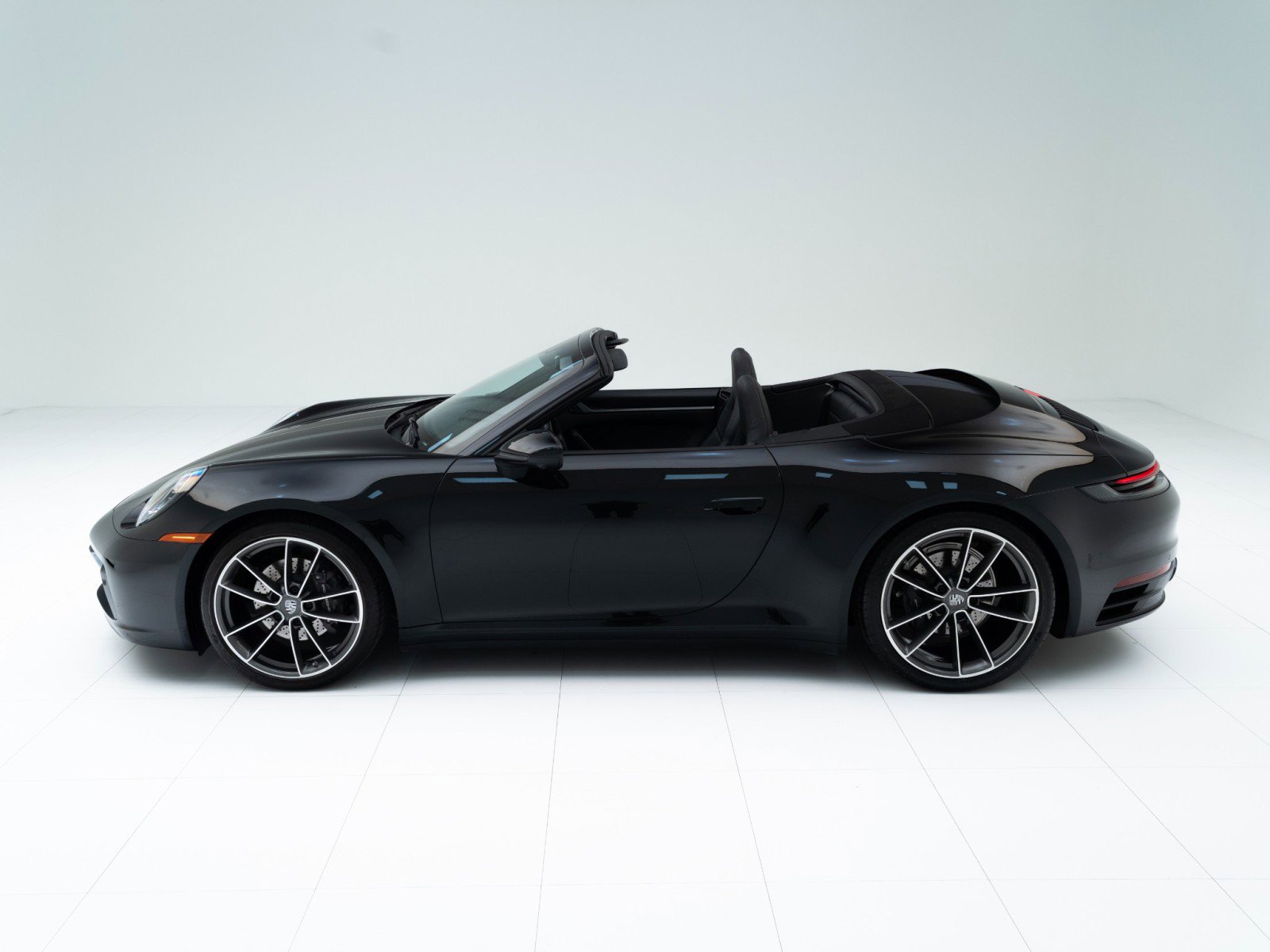 Certified 2022 Porsche 911 Carrera image 2