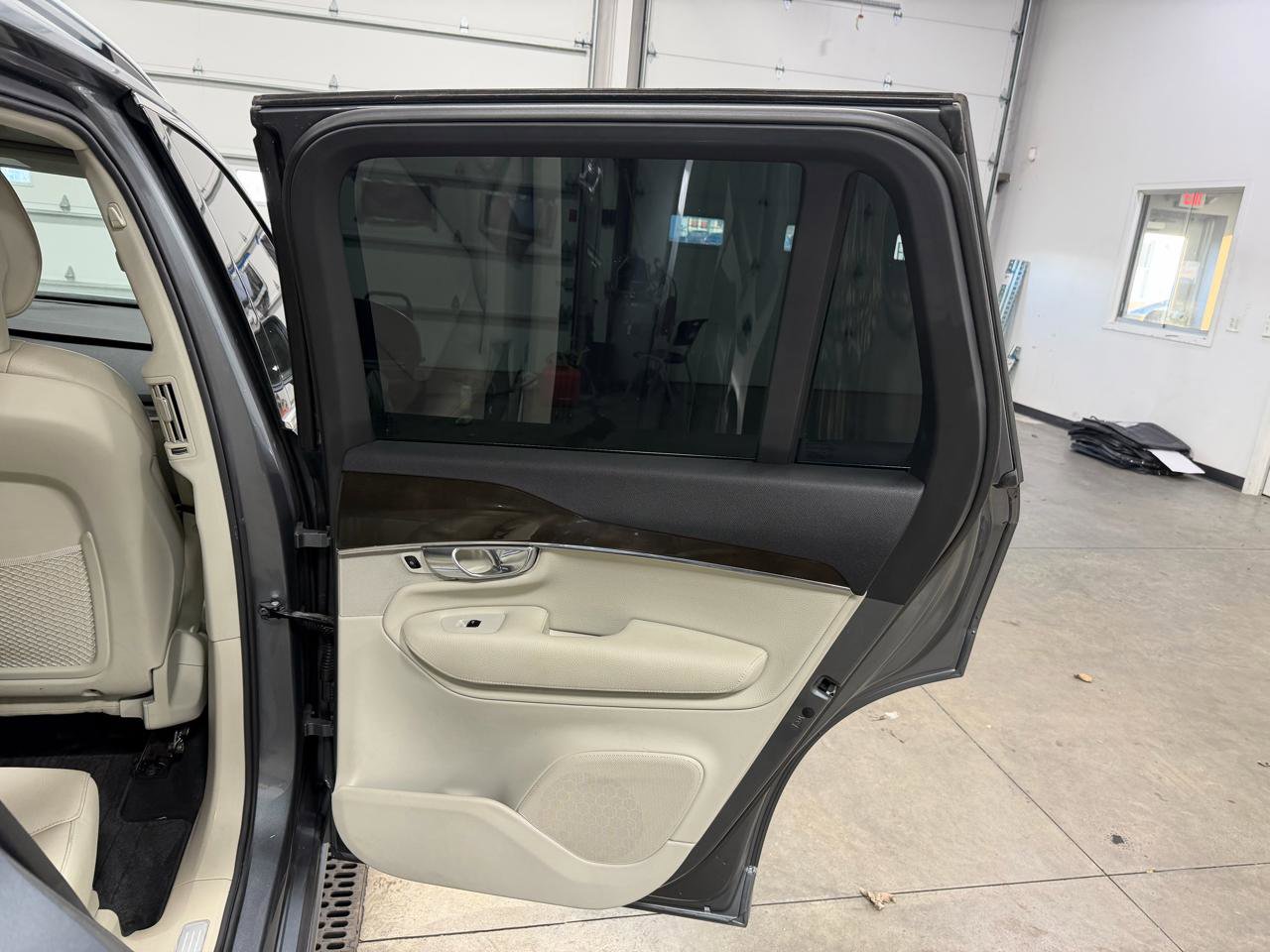 Used 2018 Volvo XC90 T6 Momentum w/ Convenience Package image 31