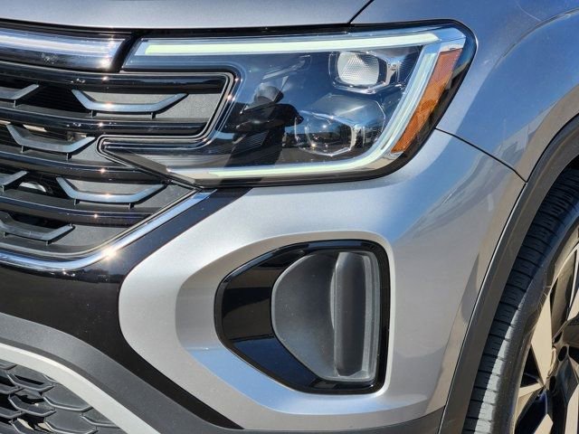 Used 2024 Volkswagen Atlas Cross Sport SE image 17