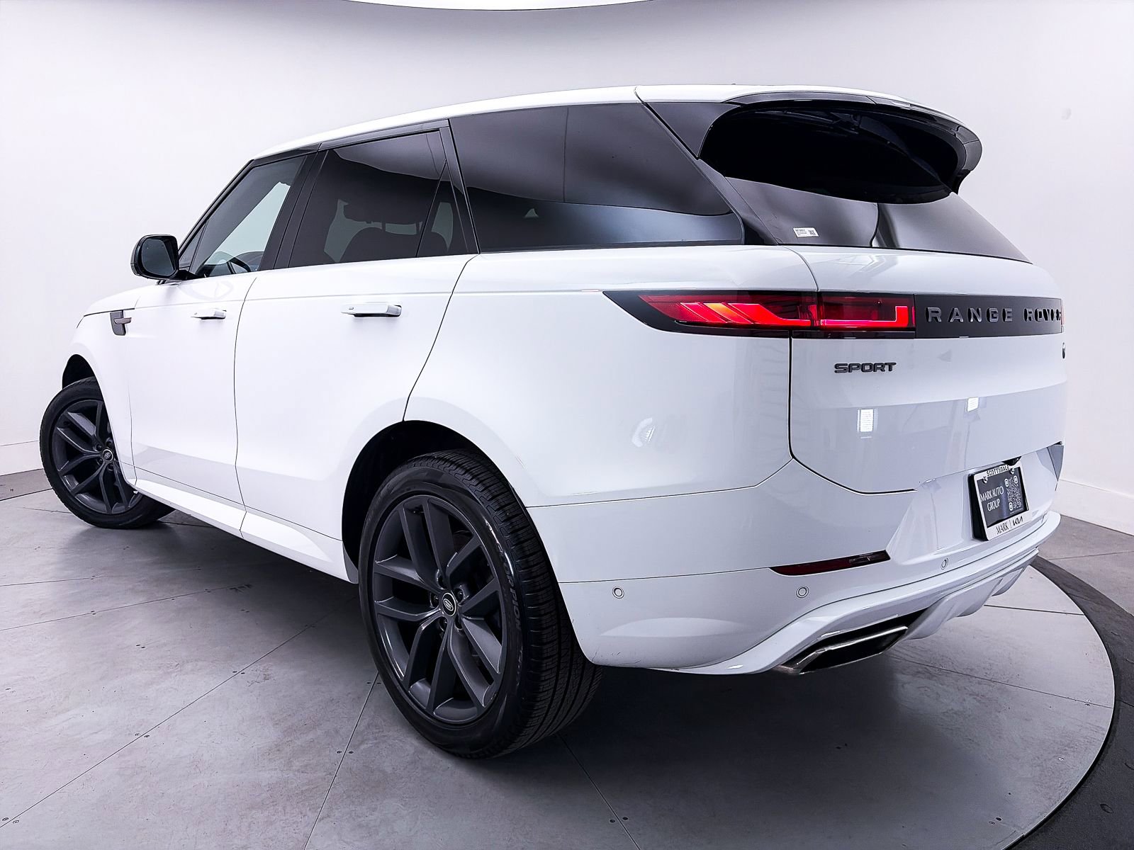Used 2023 Land Rover Range Rover Sport SE Dynamic AWD/4WD image 2