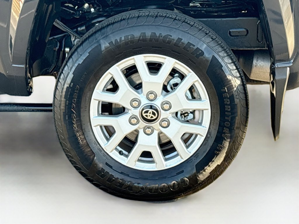 Used 2025 Toyota Tacoma SR5 AWD/4WD image 30