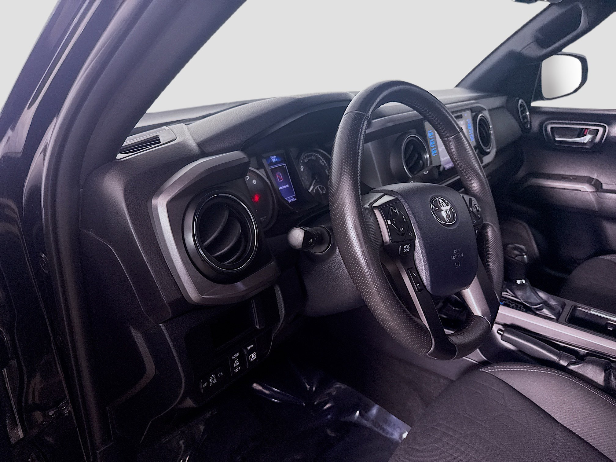 Used 2017 Toyota Tacoma TRD Off-Road w/ Tow Package (A/T) AWD/4WD image 23