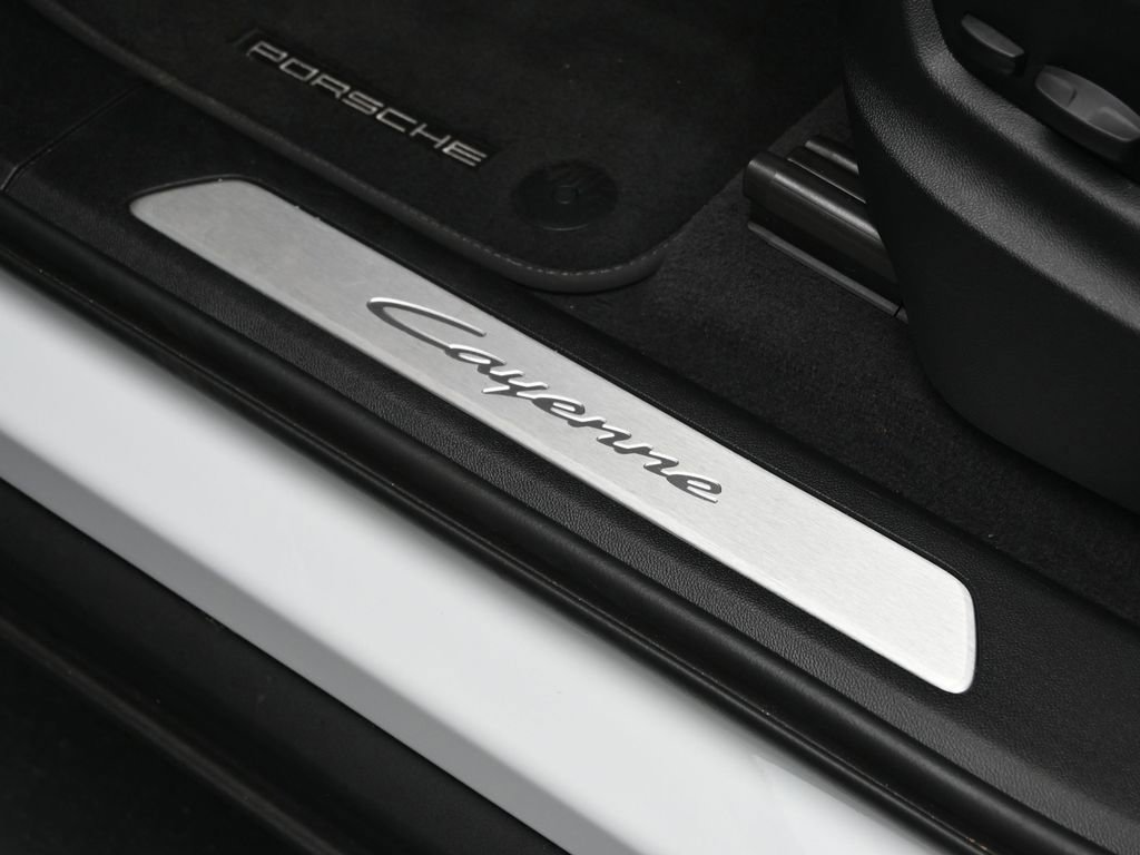 Certified 2025 Porsche Cayenne AWD/4WD image 14