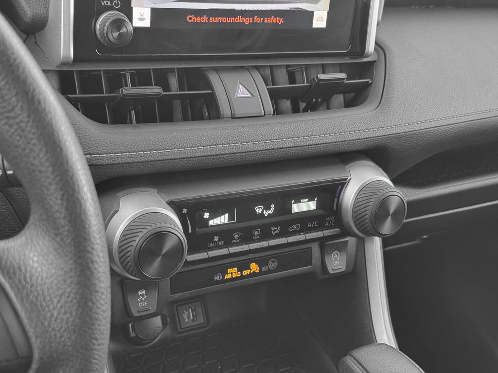 Used 2024 Toyota RAV4 LE image 22