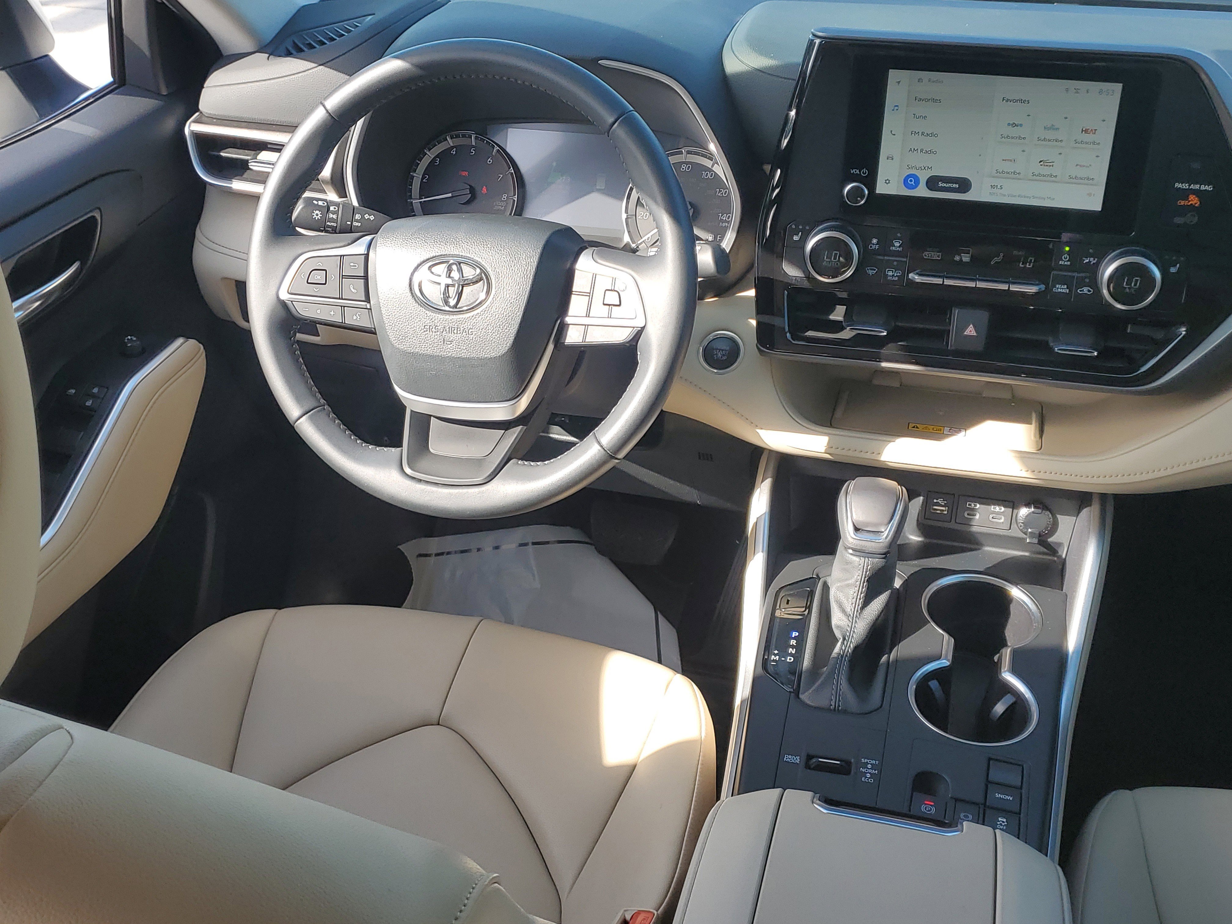 Used 2024 Toyota Highlander XLE FWD image 15
