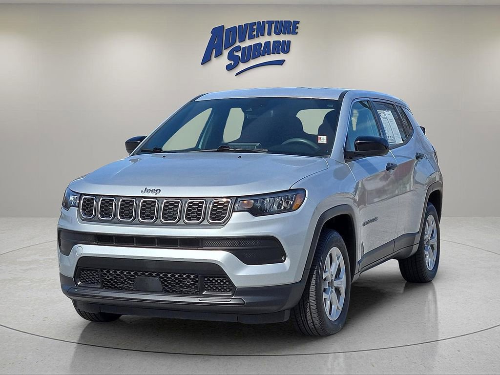 Used 2025 Jeep Compass Sport image 2