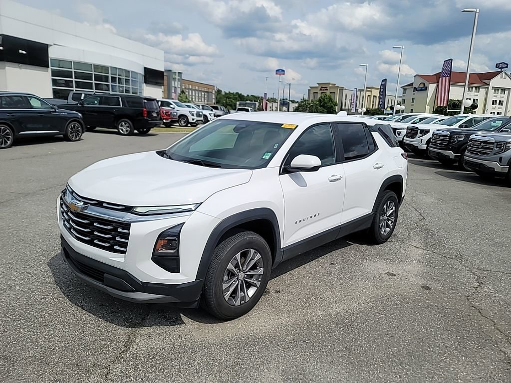 Used 2025 Chevrolet Equinox LT FWD image 3