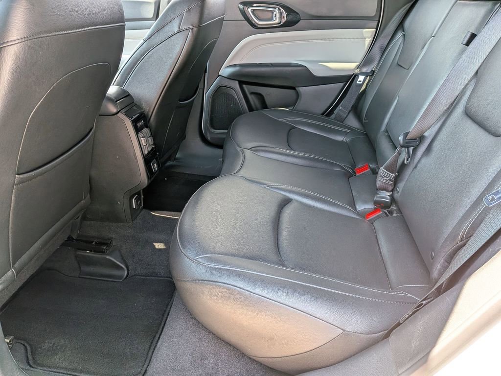 Used 2025 Jeep Compass Limited image 27