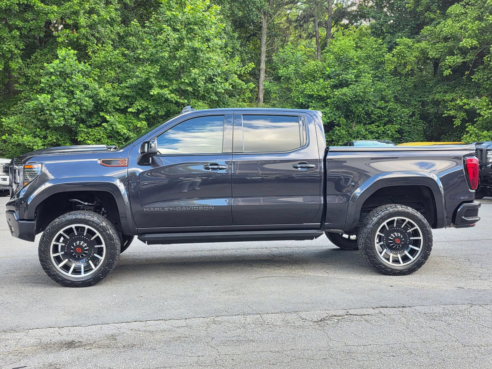Used 2023 GMC Sierra 1500 AT4 w/ AT4 Premium Package AWD/4WD image 4