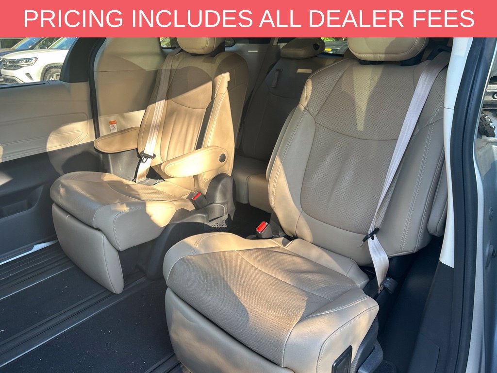 Used 2021 Toyota Sienna Limited FWD image 16