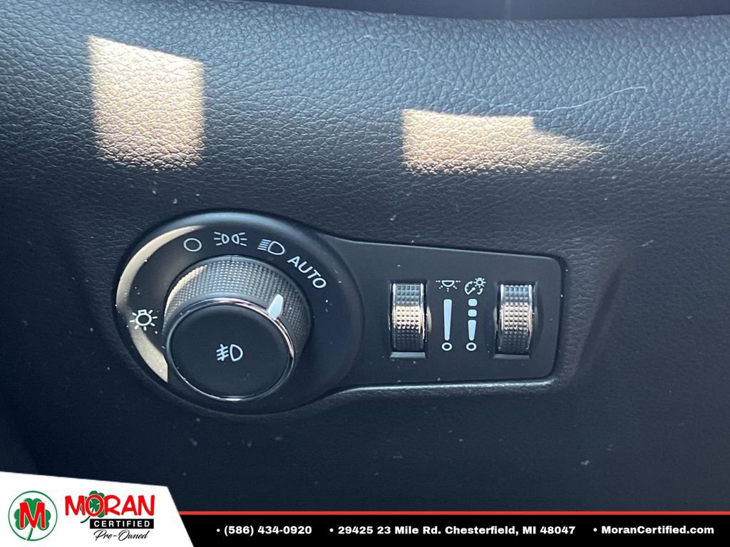 Used 2023 Jeep Compass Trailhawk w/ Trailhawk Convenience Group AWD/4WD image 25