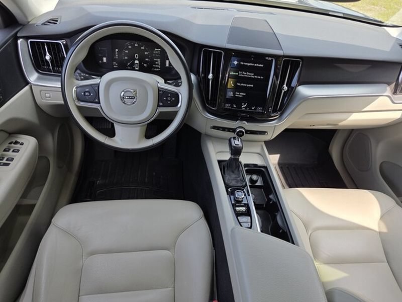 Used 2019 Volvo XC60 T6 Momentum w/ Premium Package AWD/4WD image 10