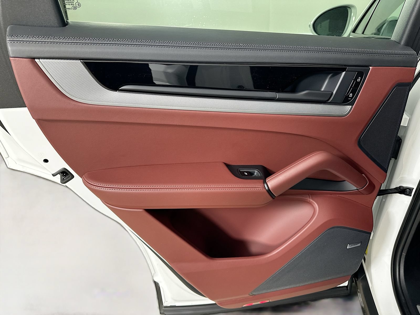 New 2026 Porsche Cayenne Coupe AWD/4WD image 34