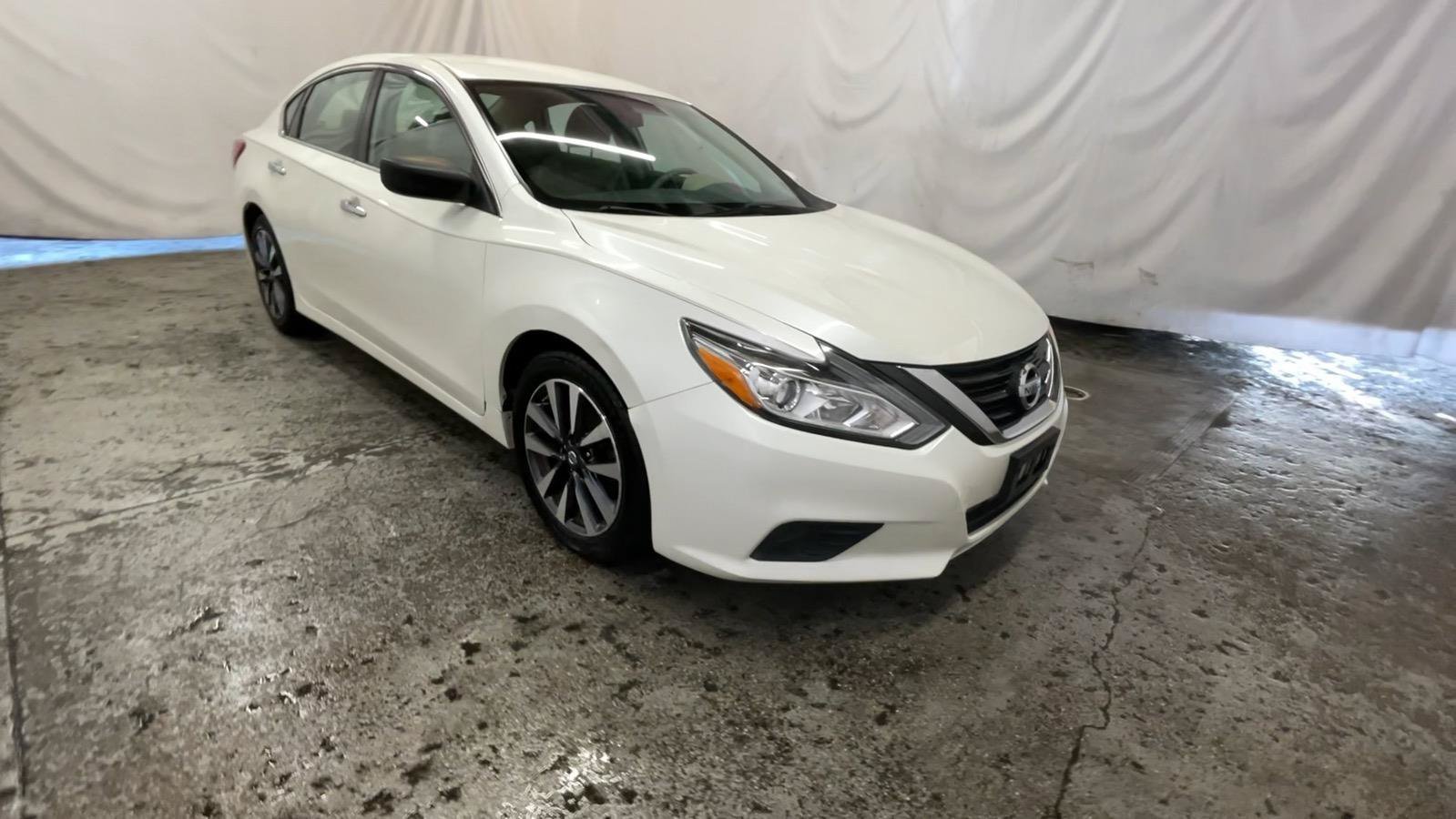 Used 2017 Nissan Altima 2.5 SV FWD image 2