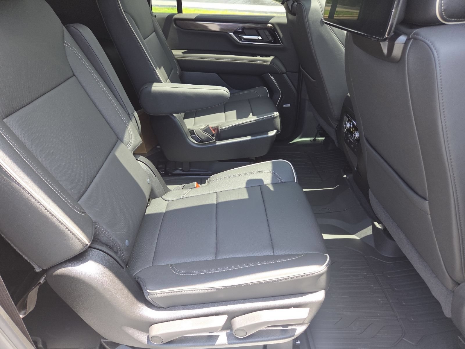 New 2026 GMC Yukon XL Elevation w/ Elevation Premium Package AWD/4WD image 28