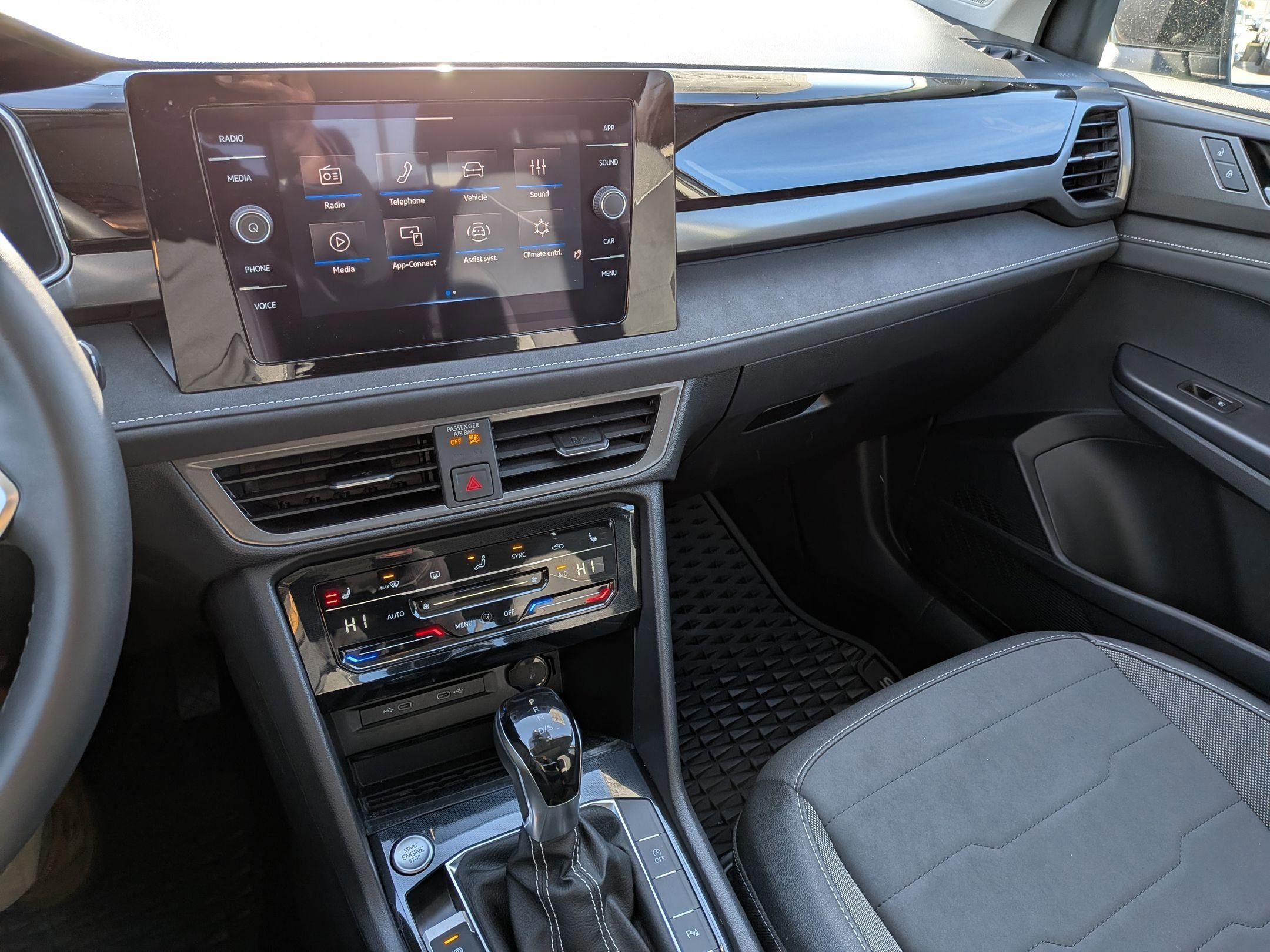 Used 2025 Volkswagen Taos SE image 22