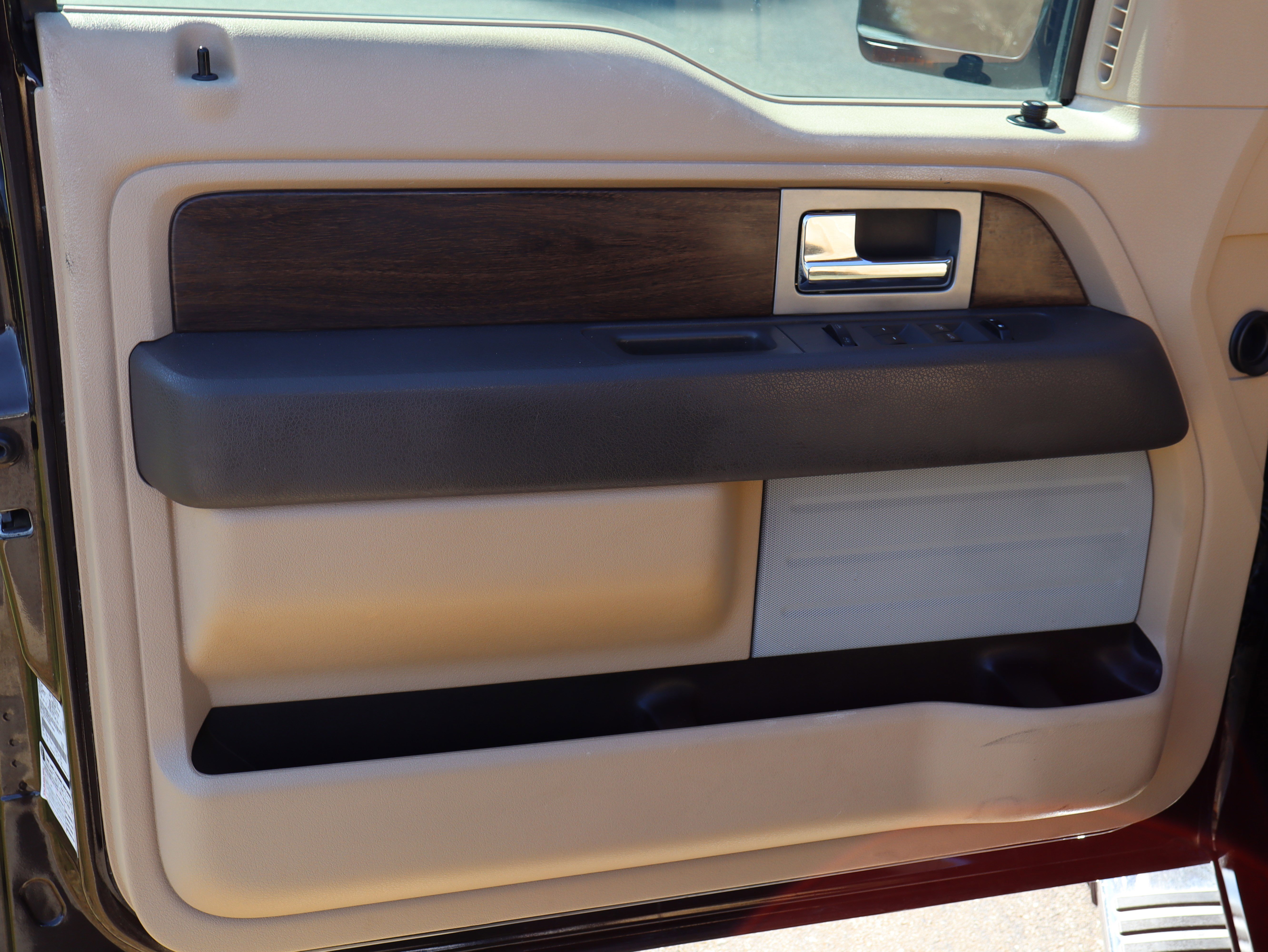 Used 2013 Ford F150 Lariat w/ Mid Equipment Group image 19