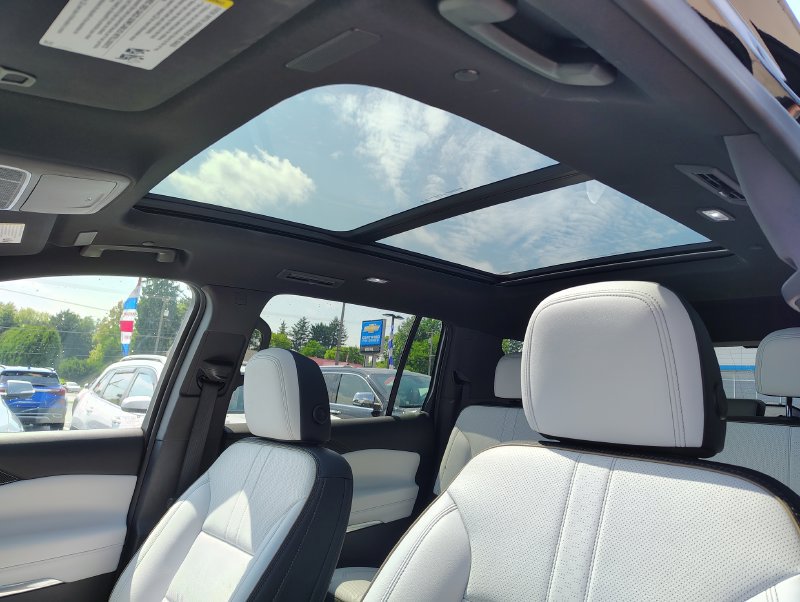 Certified 2025 Chevrolet Traverse High Country w/ LPO, Floor Liner Package AWD/4WD image 11