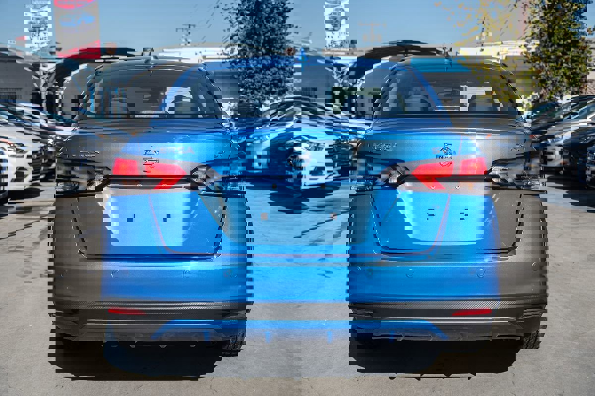 Used 2021 Nissan Versa SV image 4