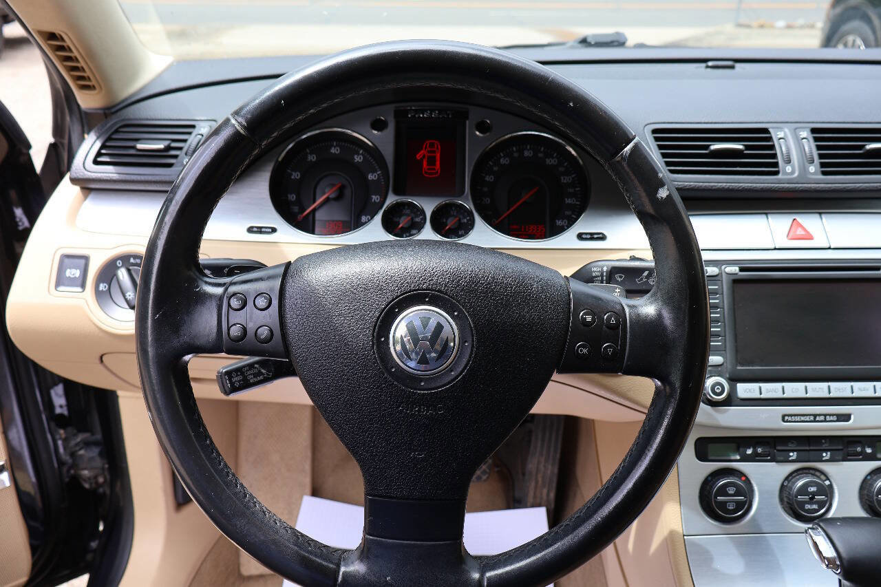 Used 2008 Volkswagen Passat VR6 FWD image 28