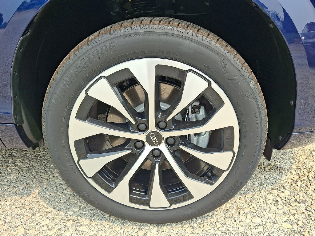 New 2026 Audi Q3 quattro 2.0T AWD/4WD image 5