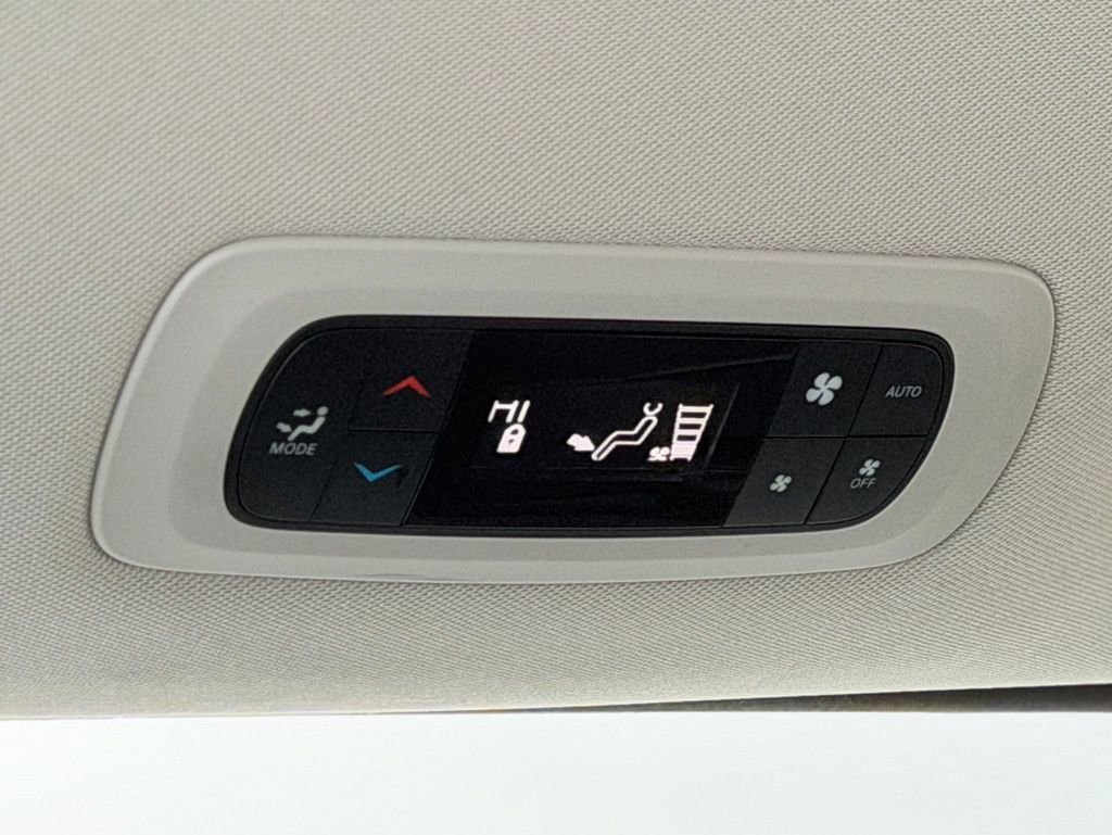 Used 2022 Chrysler Pacifica Touring-L image 7