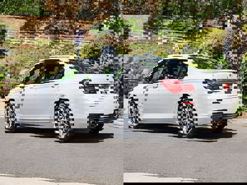 Used 2015 BMW 740Li image 3