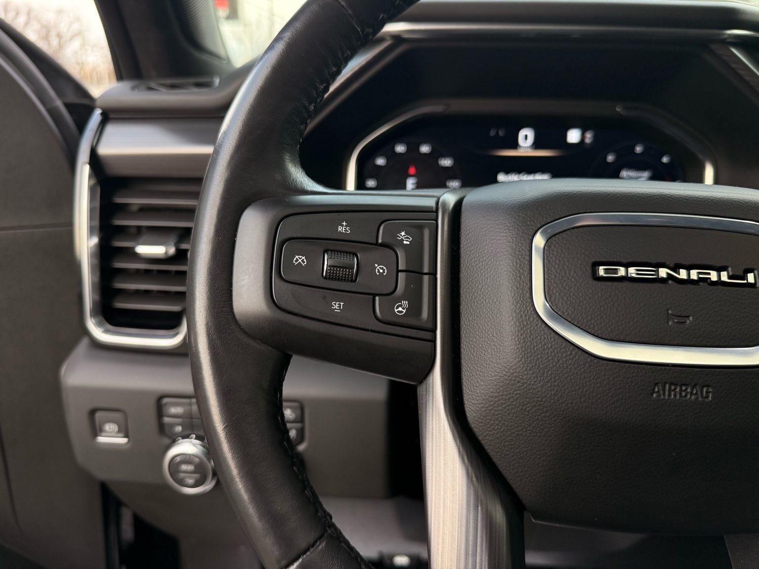 Used 2024 GMC Sierra 2500 Denali Ultimate image 52