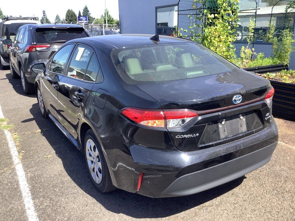 Certified 2025 Toyota Corolla LE FWD image 3