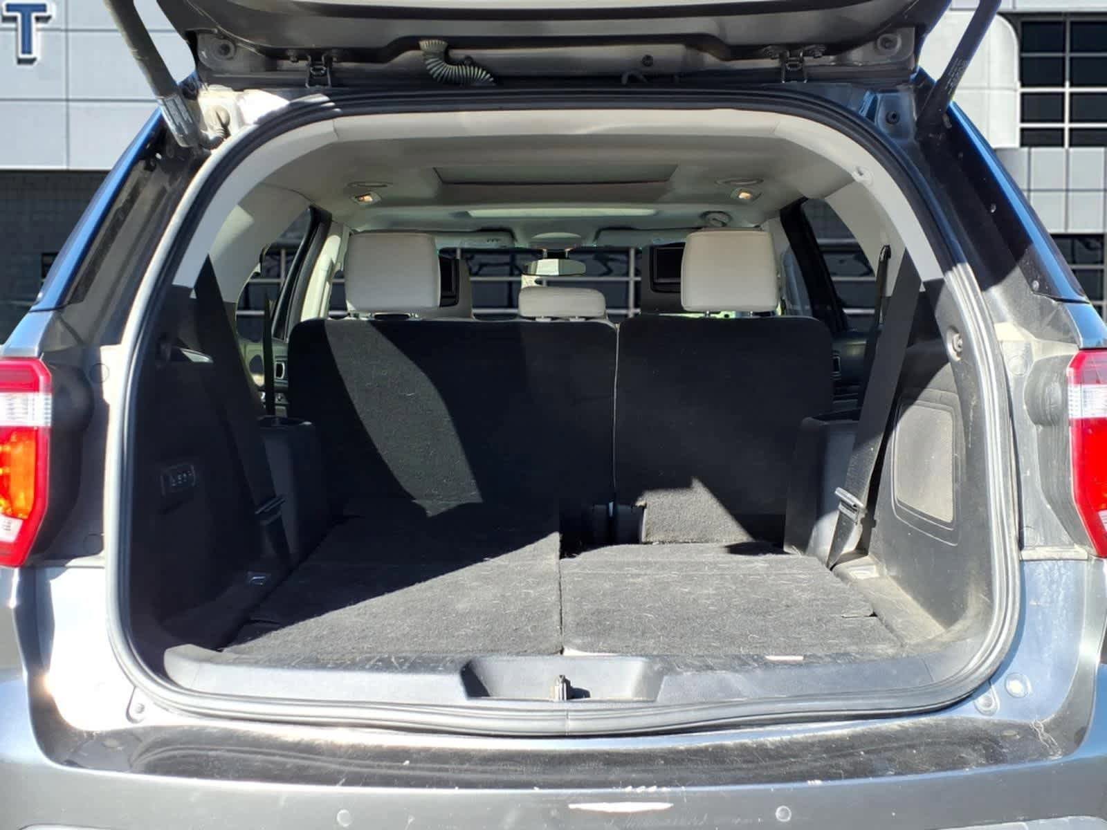 Used 2016 Ford Explorer Platinum AWD/4WD image 6