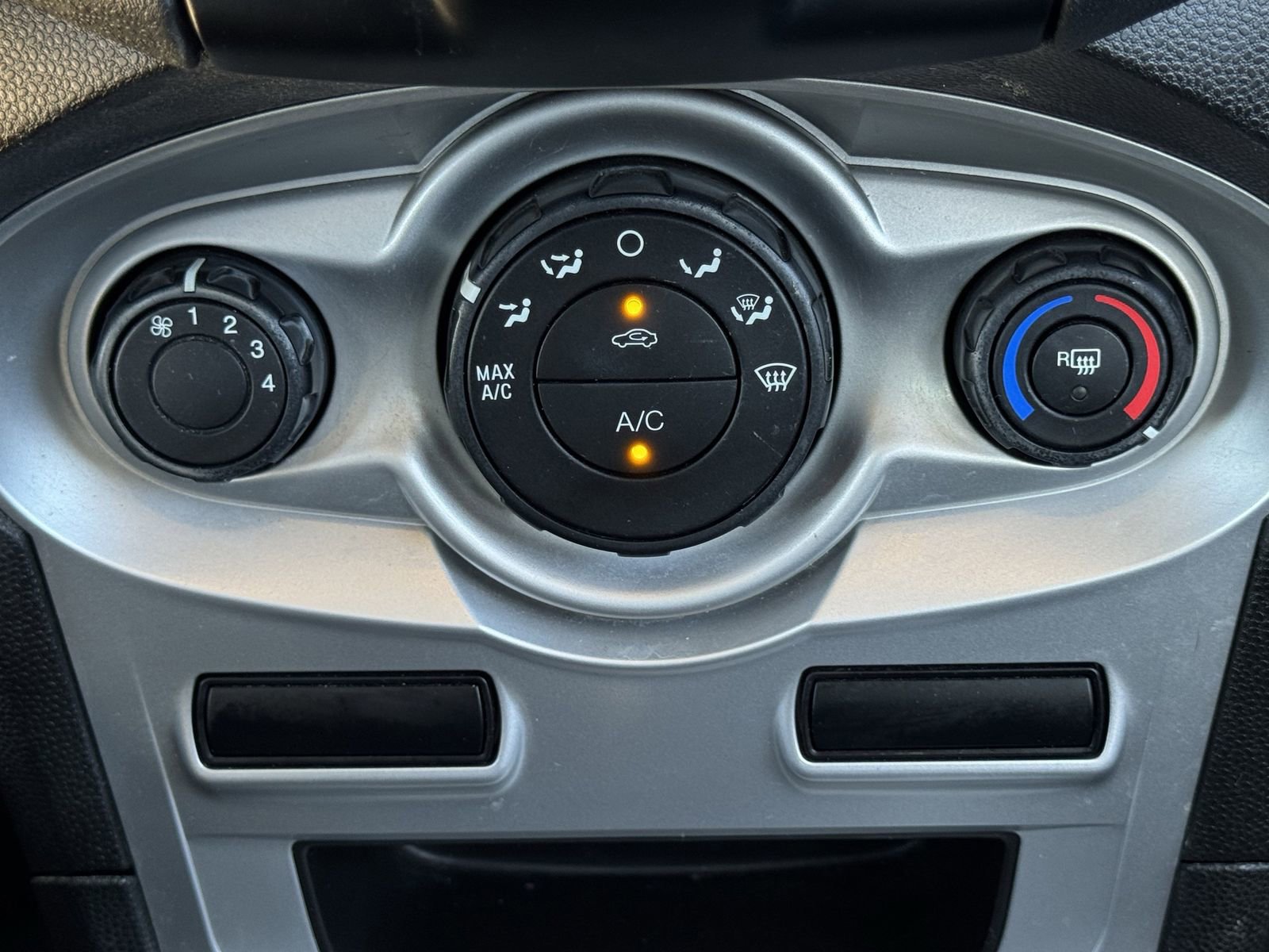 Used 2019 Ford Fiesta SE image 21