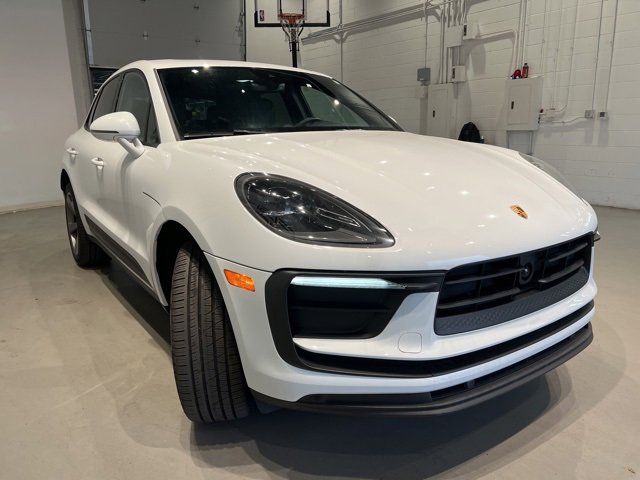 Used 2025 Porsche Macan Turbo image 3