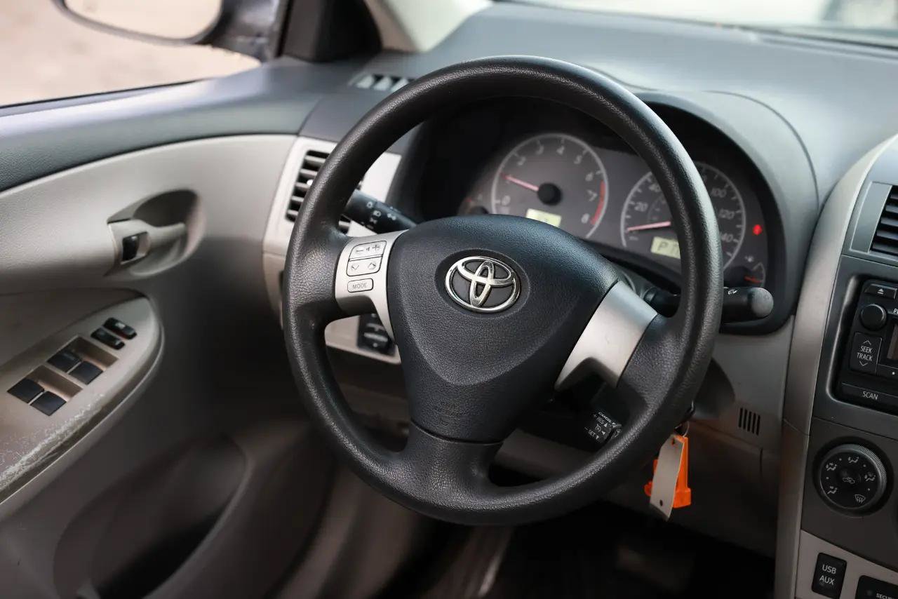 Used 2012 Toyota Corolla LE FWD image 26