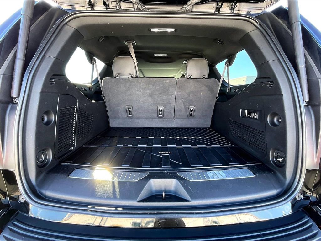 Used 2022 GMC Yukon XL AT4 image 26