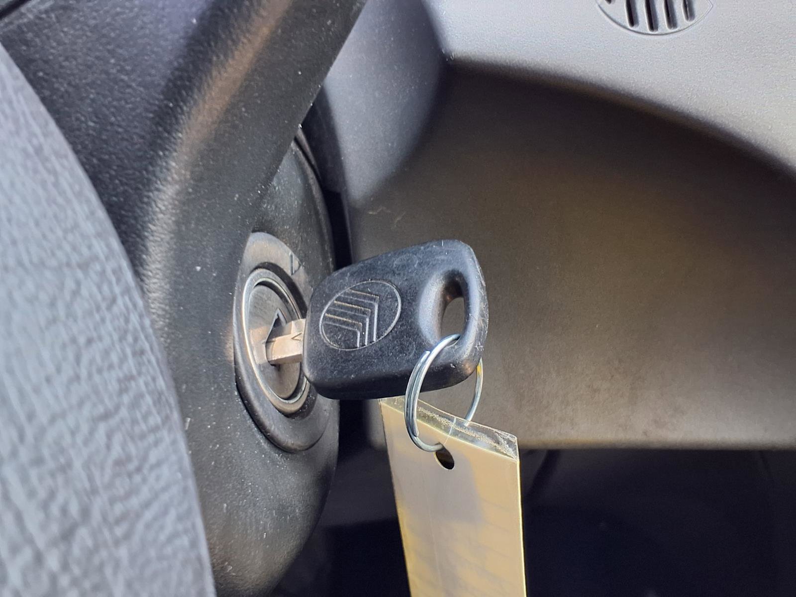 Used 2000 Mercury Cougar V6 image 10