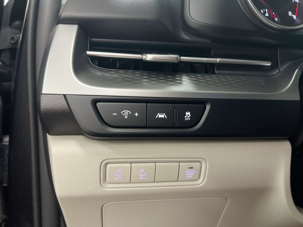 Used 2023 Kia Carnival LX FWD image 18