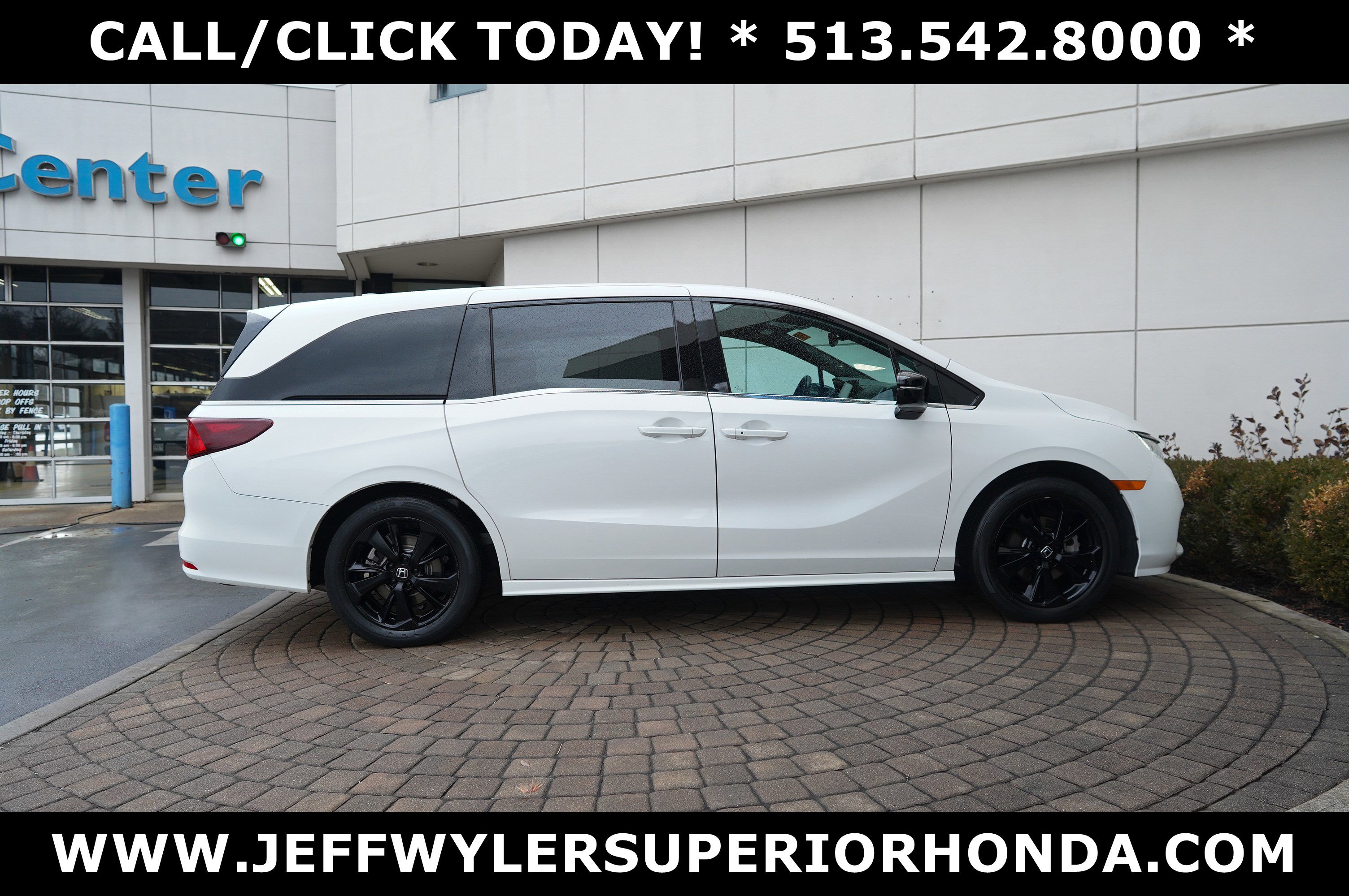 Used 2023 Honda Odyssey Sport image 2