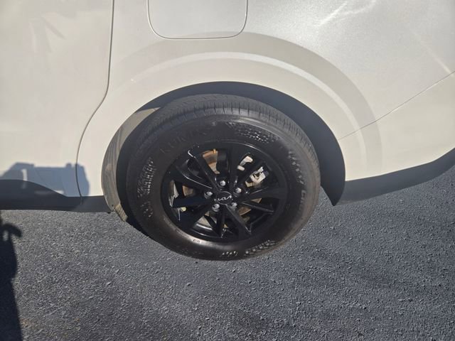 Used 2022 Kia Carnival LX FWD image 21