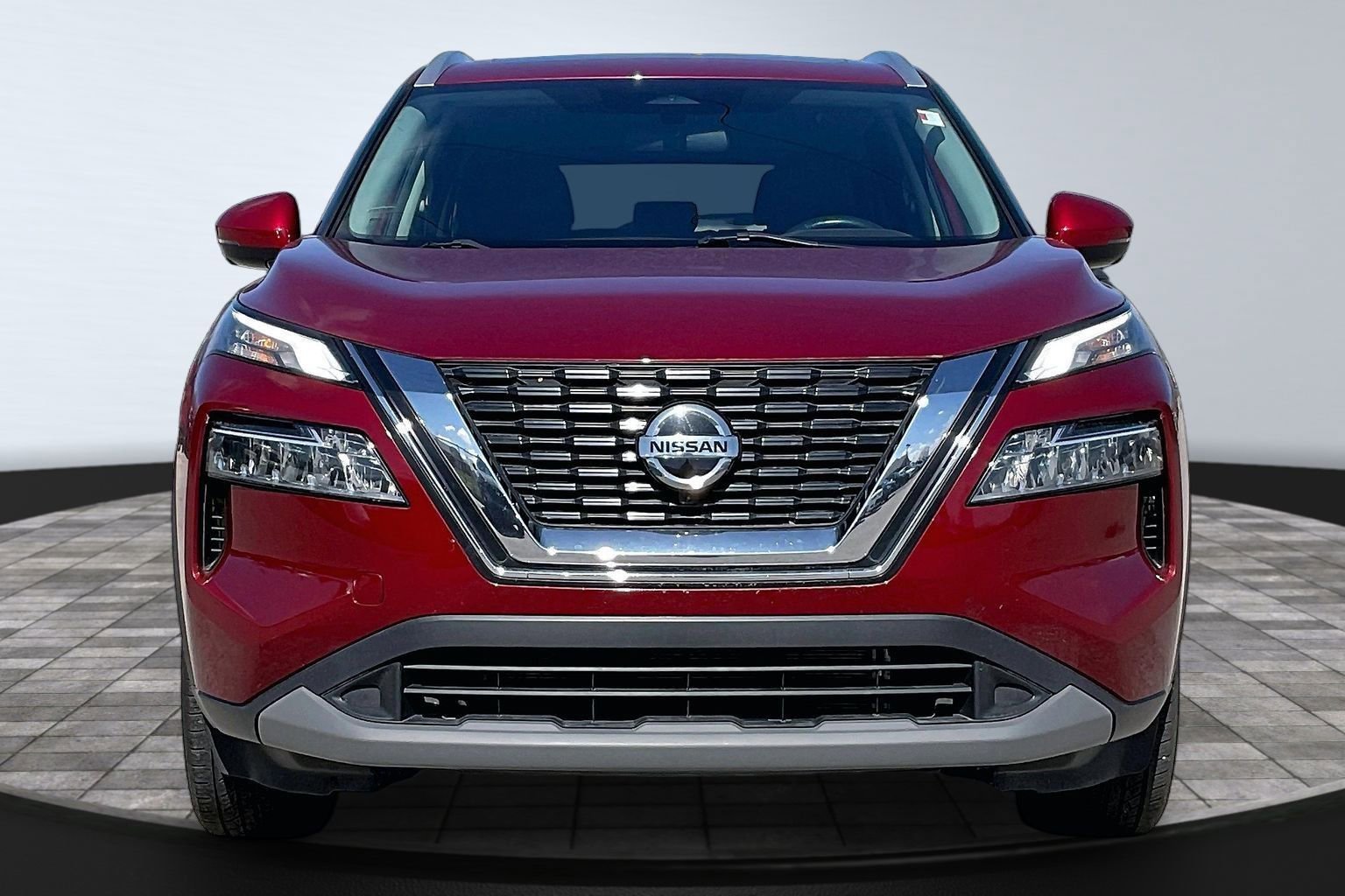 Used 2021 Nissan Rogue SV image 3