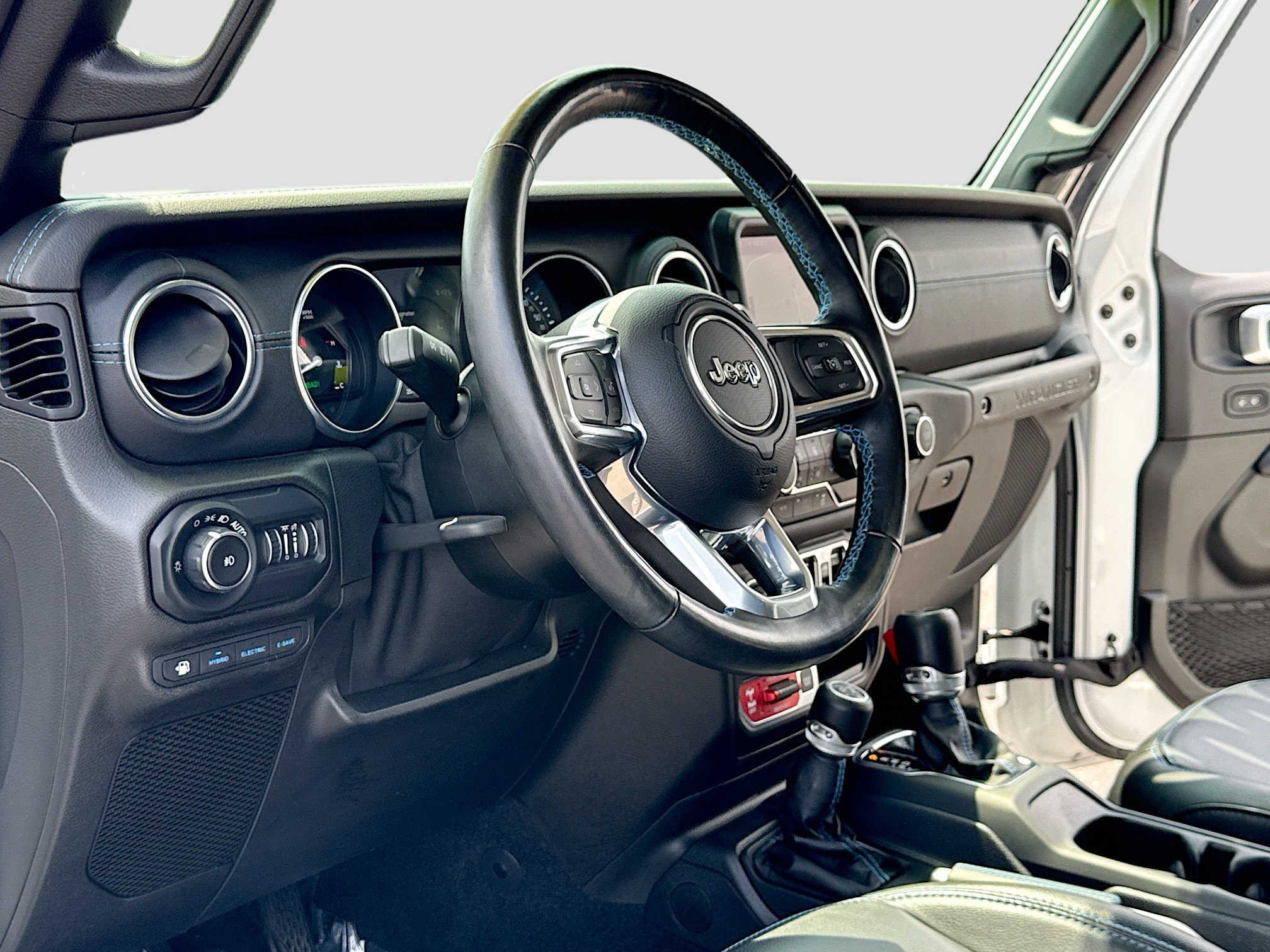 Used 2021 Jeep Wrangler Unlimited Rubicon 4xe w/ Cold Weather Group AWD/4WD image 4
