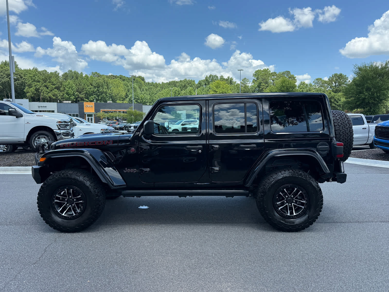 Used 2024 Jeep Wrangler Unlimited Rubicon AWD/4WD image 2