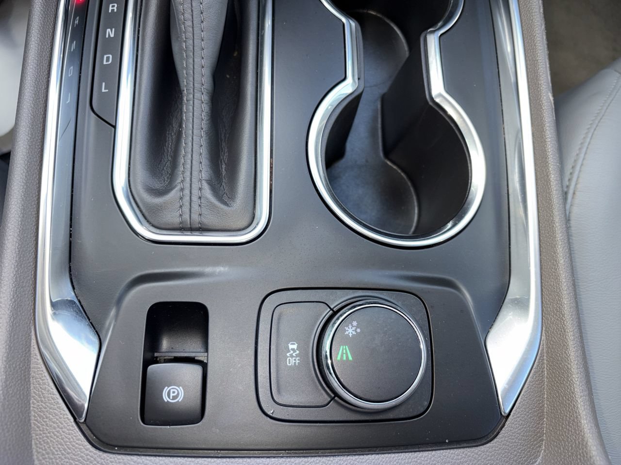Used 2020 Chevrolet Traverse LT w/ LT Premium Package FWD image 9