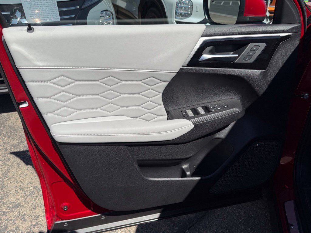 New 2026 Mitsubishi Outlander SEL FWD image 35