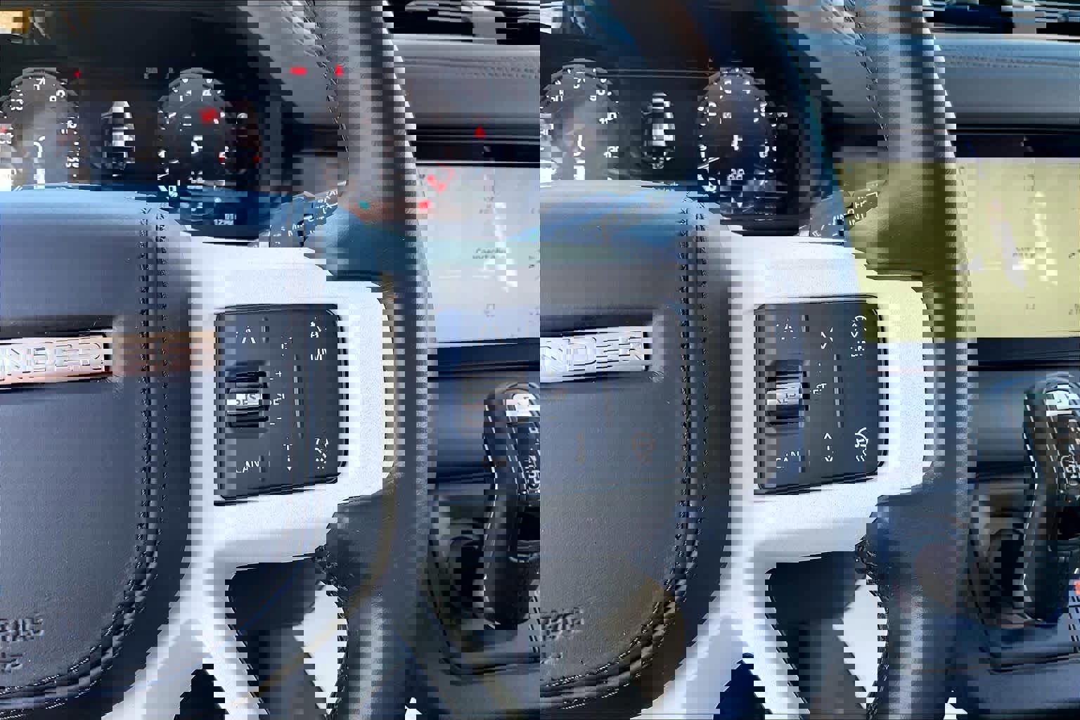 Used 2023 Land Rover Defender 110 SE image 21