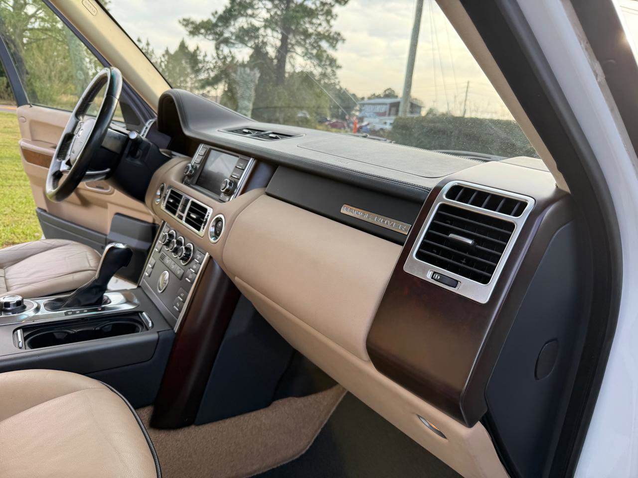 Used 2012 Land Rover Range Rover HSE image 21