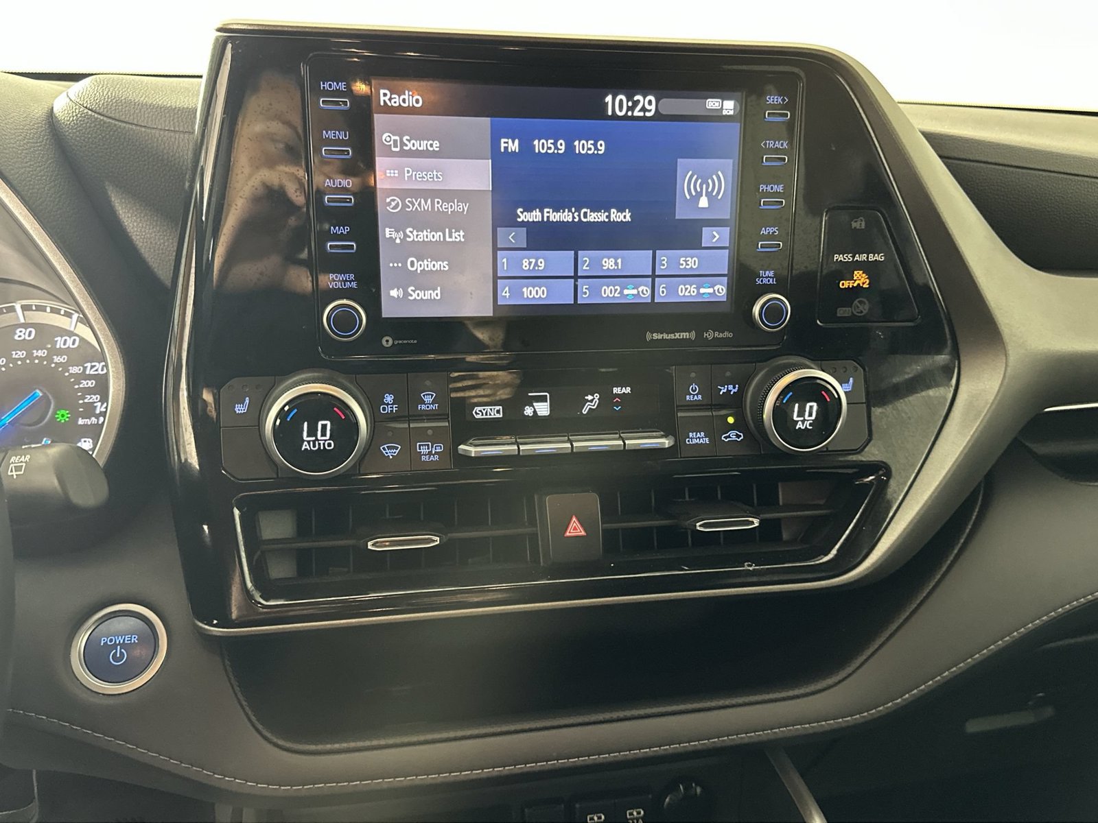 Used 2021 Toyota Highlander XLE FWD image 21