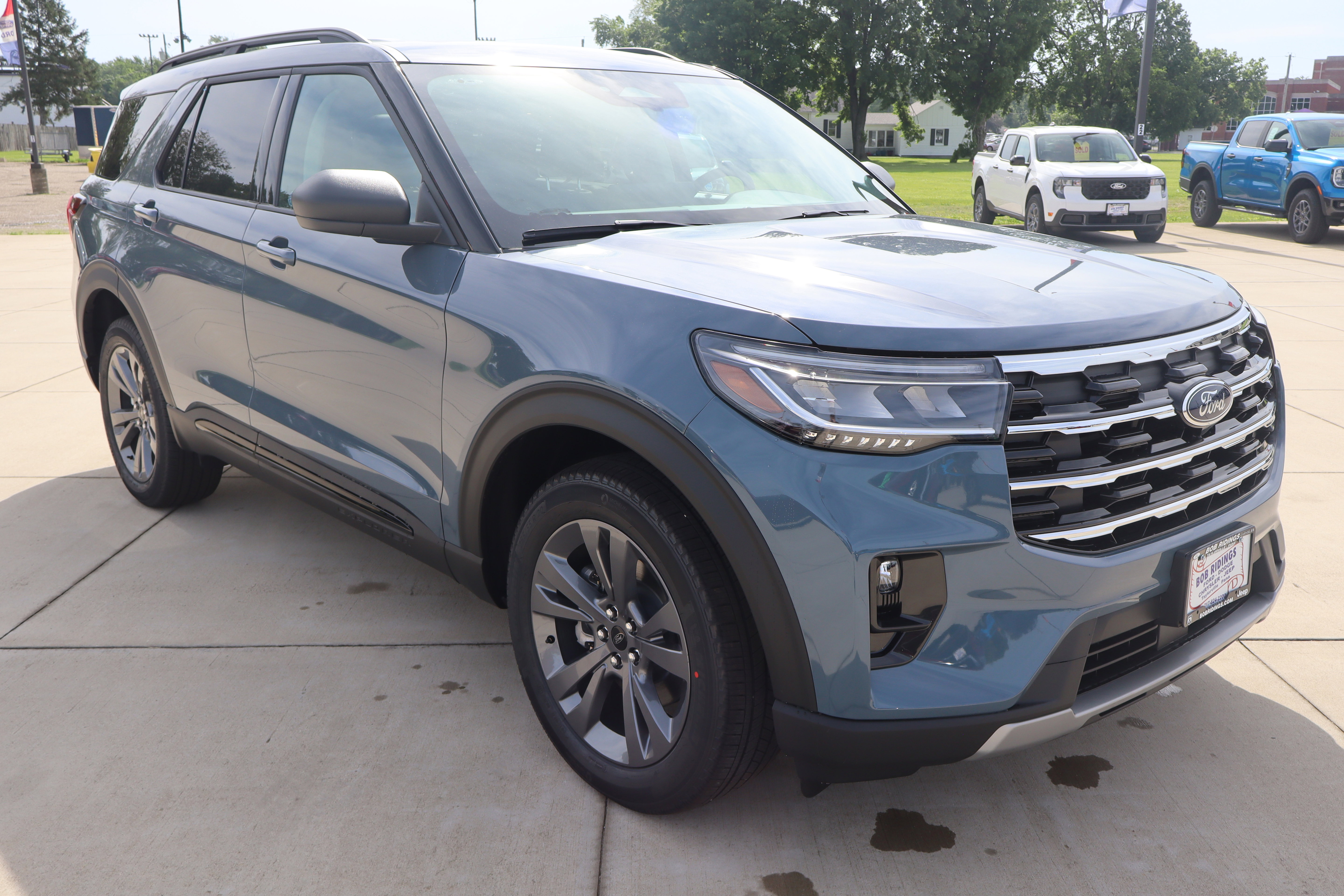 New 2026 Ford Explorer Active w/ Active Comfort Package AWD/4WD image 3