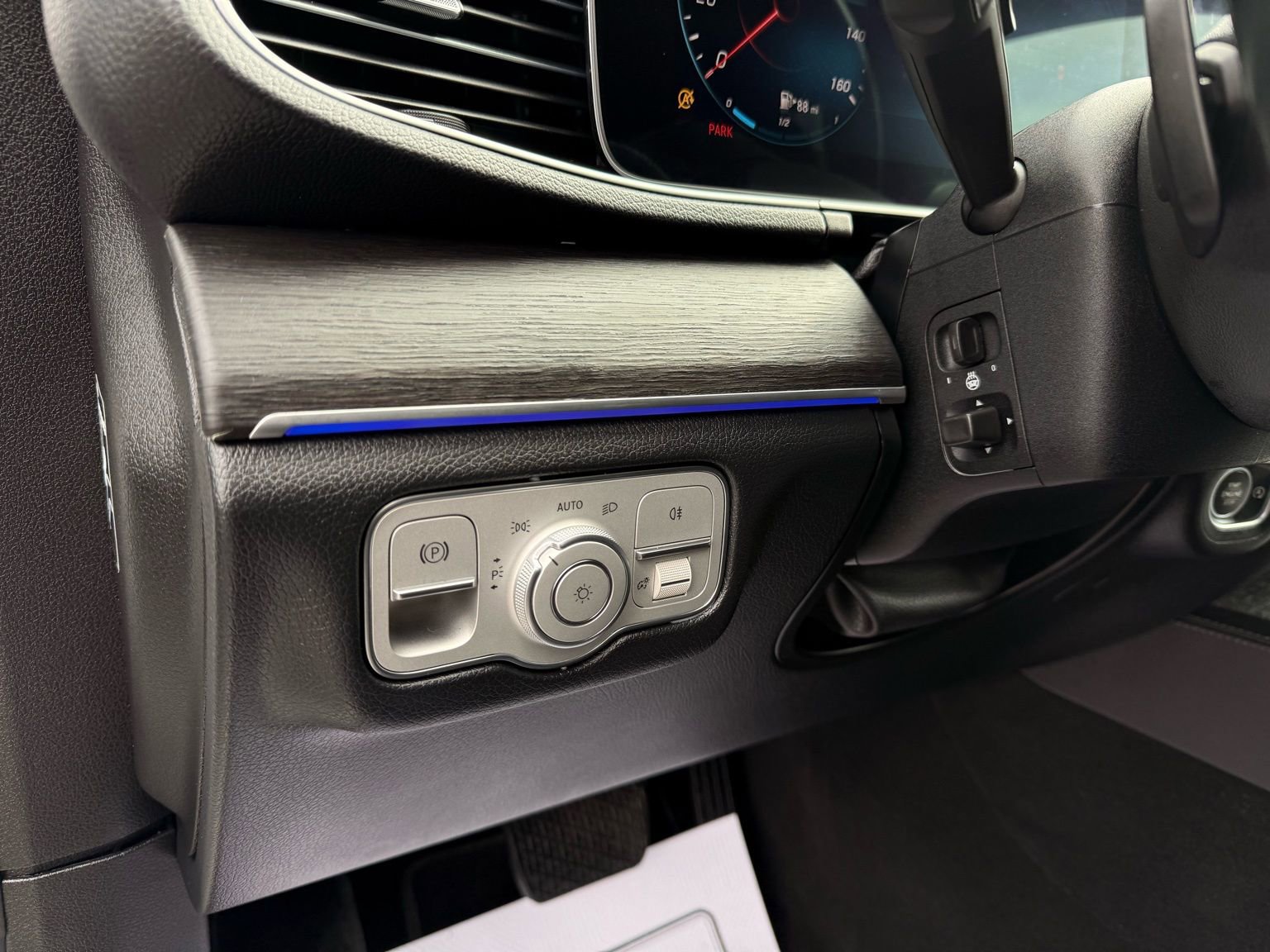 Used 2020 Mercedes-Benz GLE 350 4MATIC w/ Premium Package image 45