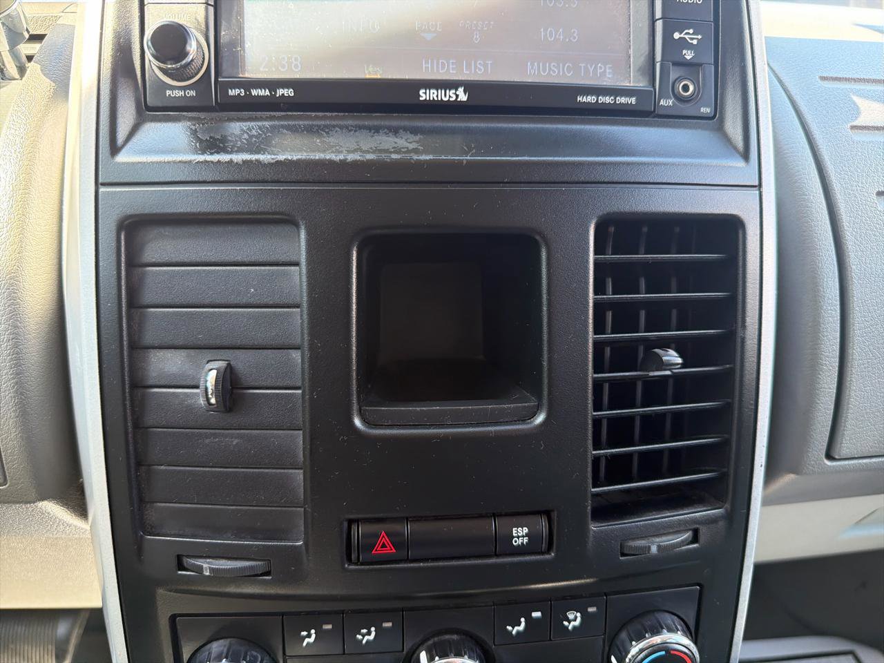Used 2008 Dodge Grand Caravan SXT w/ Entertainment Group 2 FWD image 22