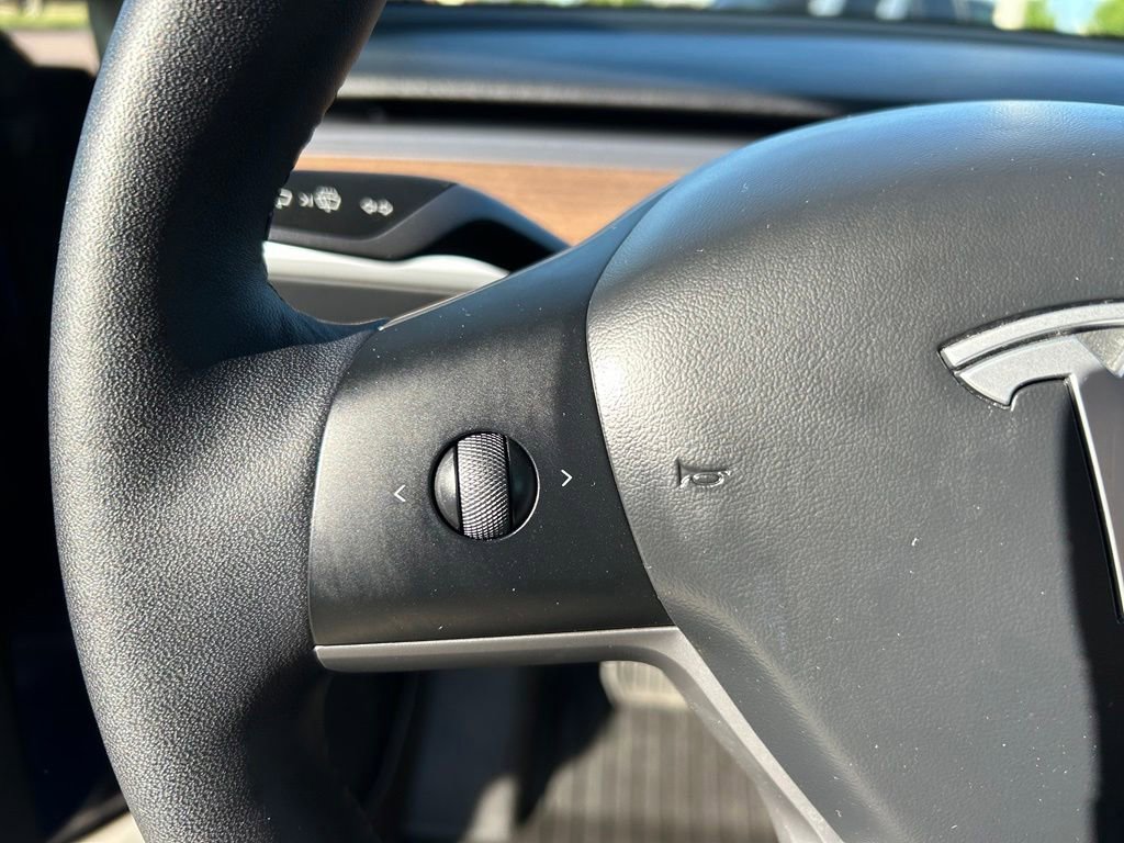 Used 2024 Tesla Model Y Long Range AWD/4WD image 17